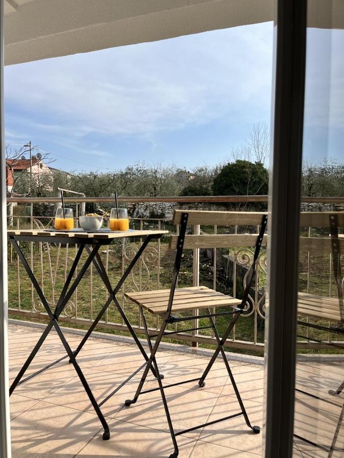 Apartment Lorun 47 Tar-Vabriga Екстериор снимка